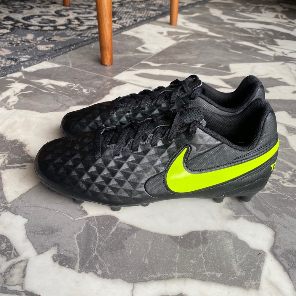 Nike JR Legend 8 Club FG/MG Cleats AT5881-070 Black Volt Size 6 Youth